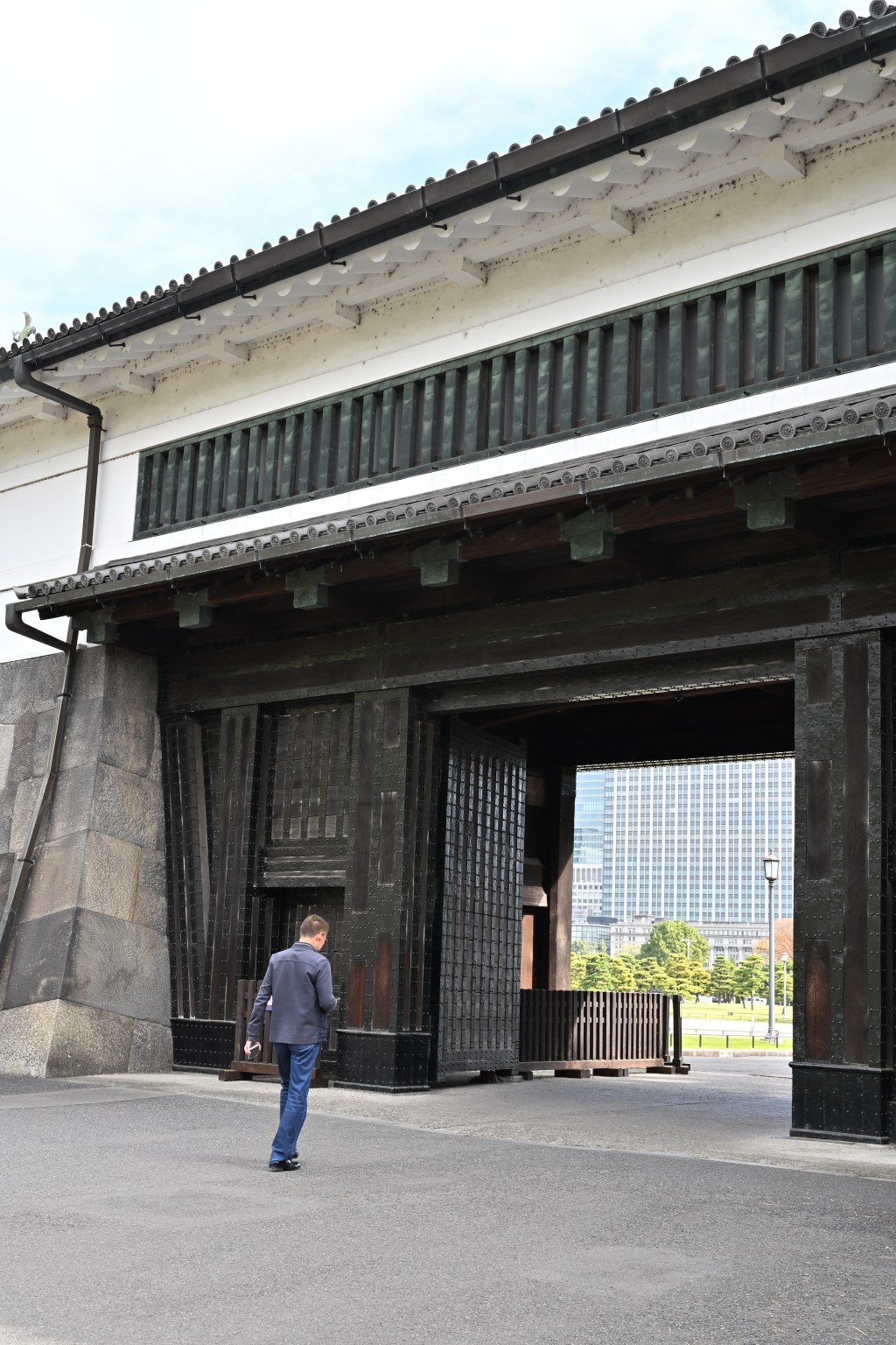 Reykjavik to Tokyo: Unpacking Gender Pay Gaps in Two Island&nbsp;Economies